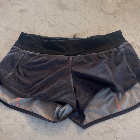 Lululemon Speed Up Shorts- Size 6 - Picture 1 of 3